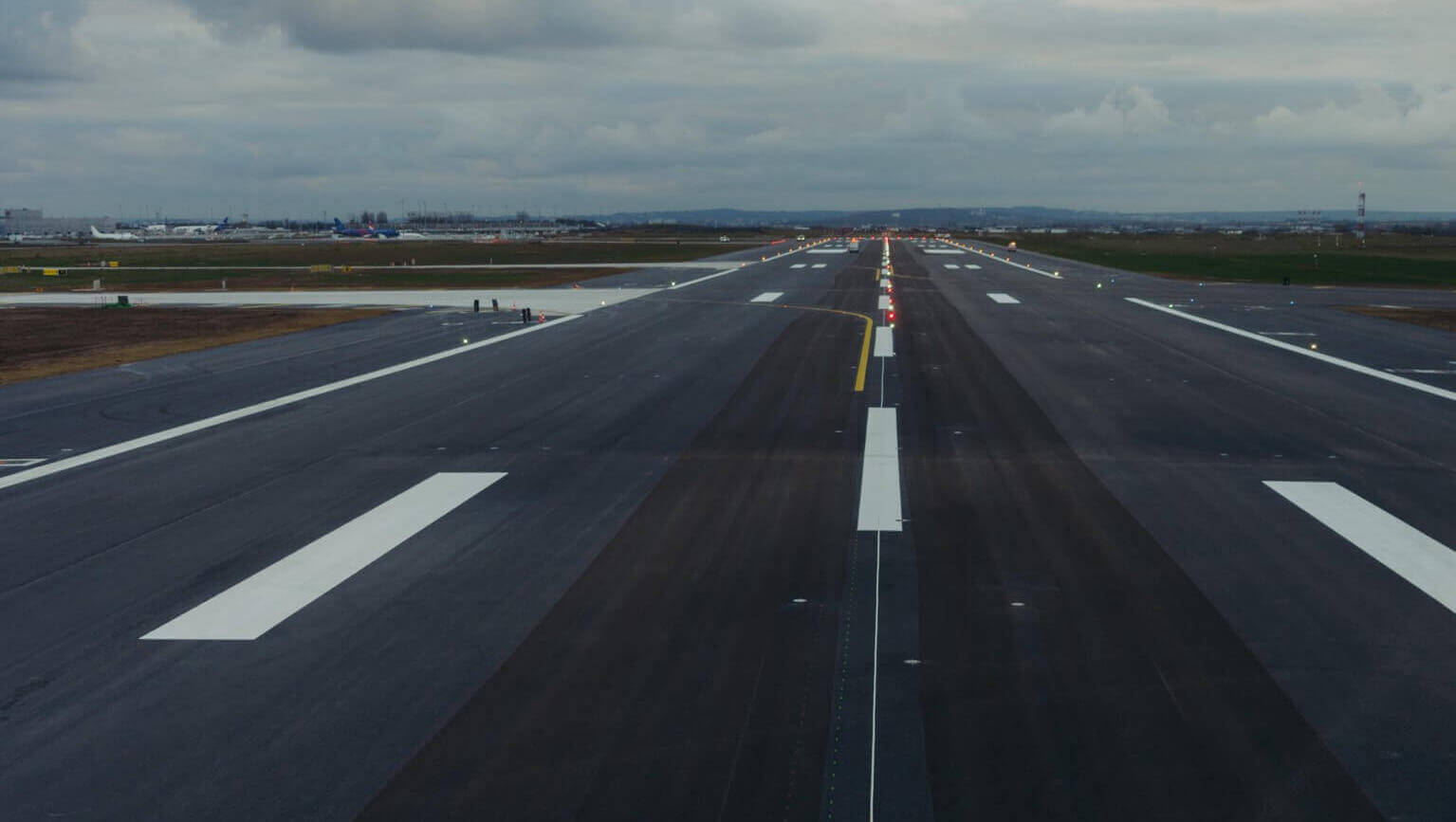 Runway 1 at Paris-Charles de Gaulle: a model renovation